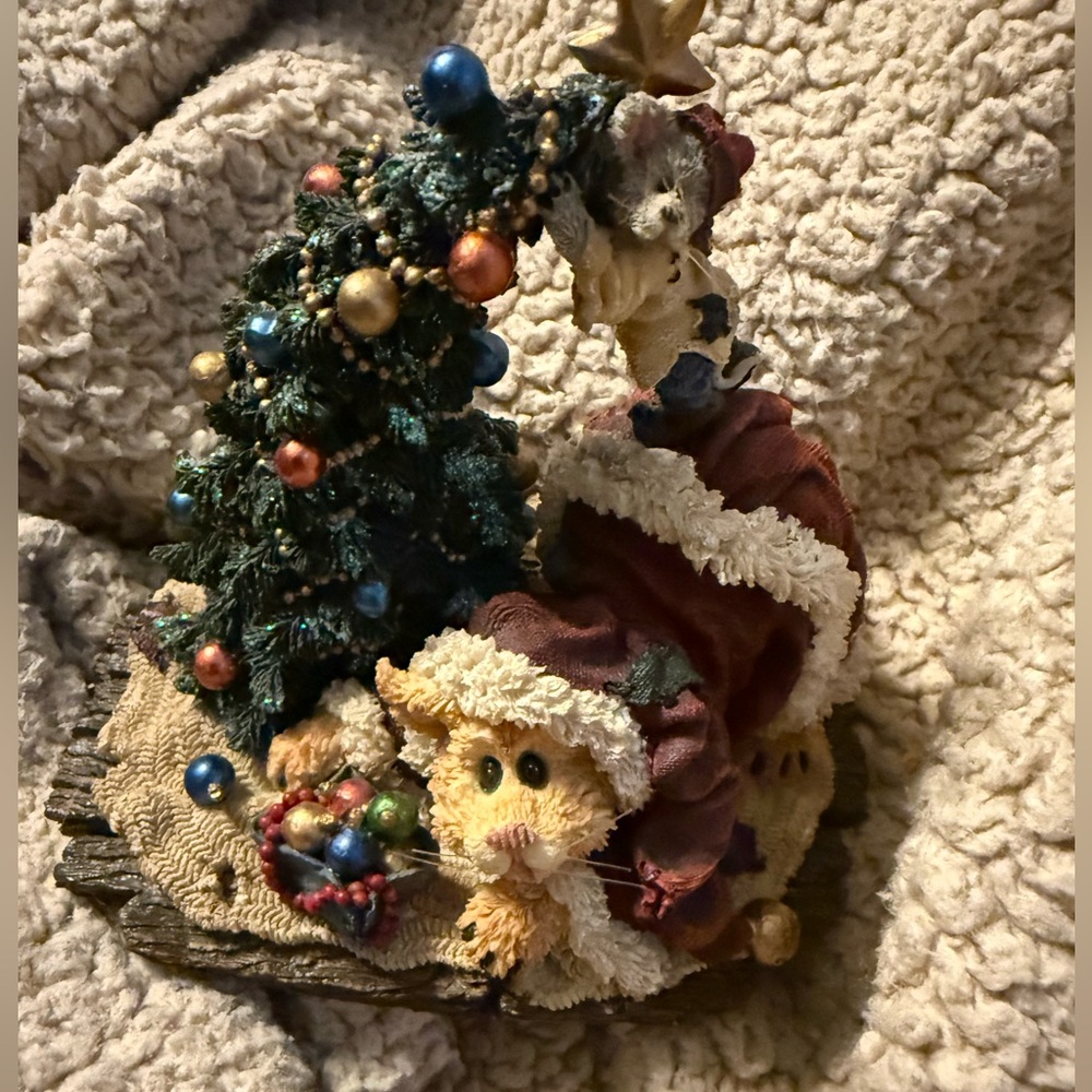 Boyd’s Bear Christmas Figurine from the Purrstone Collection